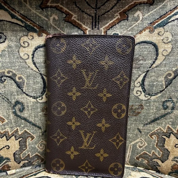 Louis Vuitton Brown Monogram Card Holder - Picture 1 of 6